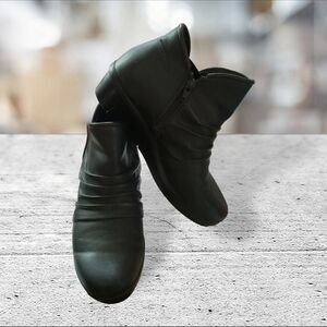 Croft & barrow black wedge boots size 9